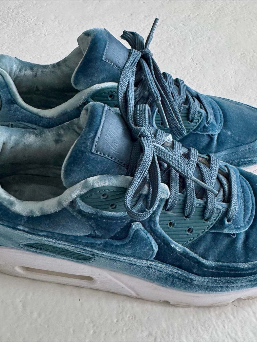 Nike Women's Air Max Velvet Athletic Shoes Teal Blue